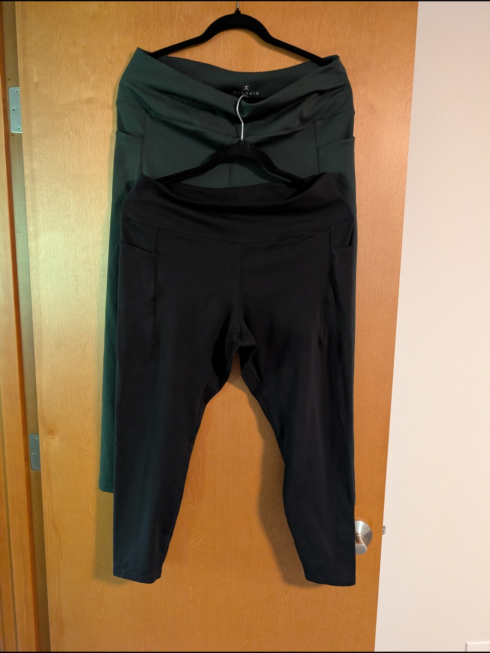 DANSKIN Black And Green High-Rise Active Ankle Length Leggings